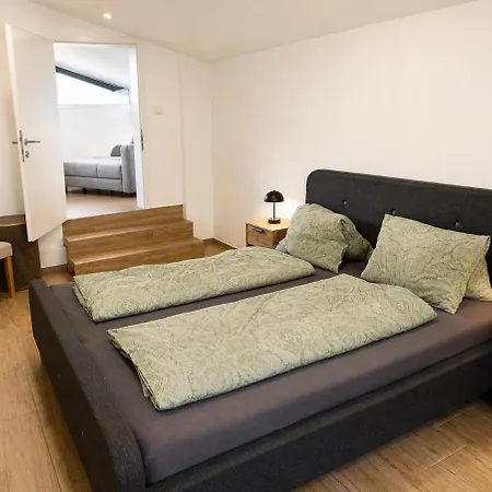 Maisonetten-apartment Mit Terrasse Und Garten زيرل