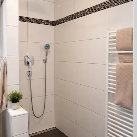 Maisonetten-apartment Mit Terrasse Und Garten * زيرل