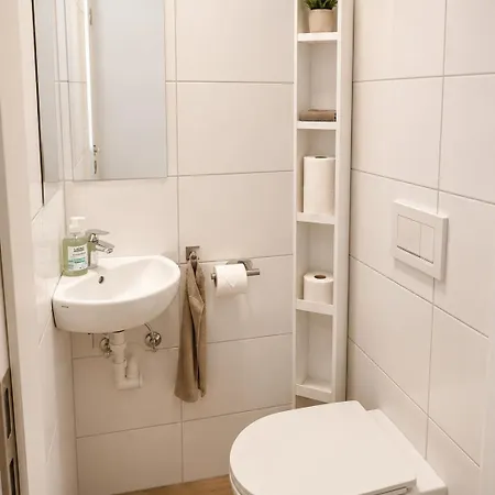 Maisonetten-apartment Mit Terrasse Und Garten شقة